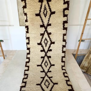 Boho Chic Runner Rug – Handmade Moroccan Beni Ourain Wool Carpet – Tribal Geometric Patterns – Elegant Hallway & Living Decor