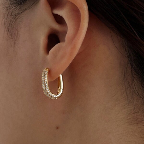 Boucles d’oreilles Créoles Forme Ovale avec Zircon Plaqué Or et Plaqué Argent