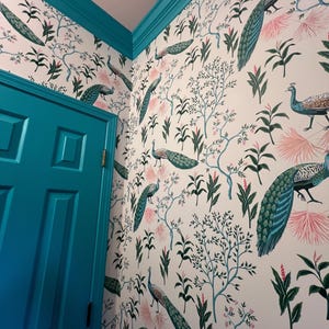 Papel pintado autoadhesivo vintage con diseño de jardín de pavo real: estilo chinoiserie floral