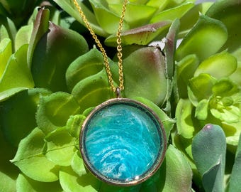 Abstract Circle Pendant — Gold & Aquamarine