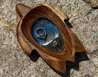 Wood Sea Turtle dish with ocean scene