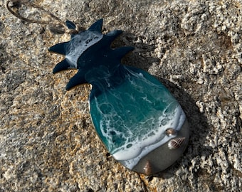 Ocean Resin Art Pineapple Ornament: Beach Home Decor