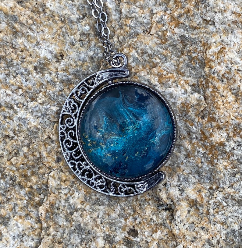 acrylic pour jewelry