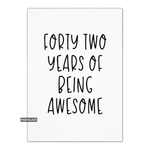 Tarjeta divertida de 42 cumpleaños para él o ella, tarjeta de felicitación para hombres y mujeres, con cita divertida, regalo de cumpleaños único y novedoso.