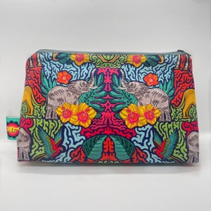 Handmade, Jungle print Large Wash bag image 4