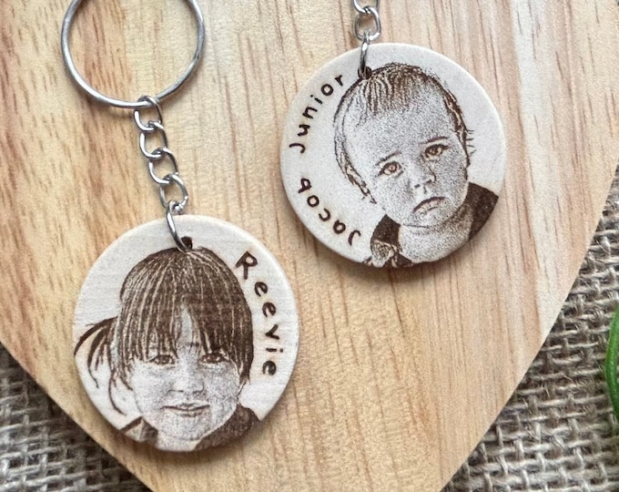 Face on a keyring, Engraved wood slice keyring, Mother’s Day keyring, Present from the kids, Mother's day for grandma, Photo keyring