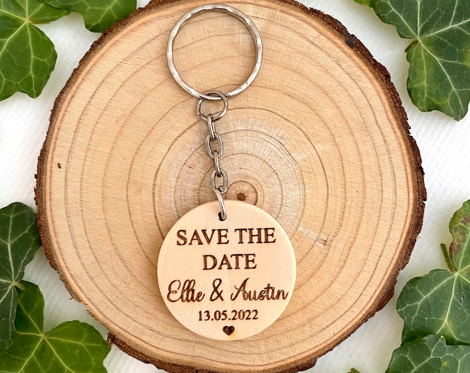 Save the date keyring, Engraved wood slice keyring, Wedding favour, Wedding invitation