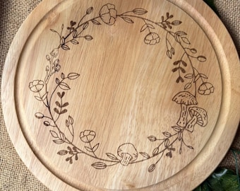 Engraved Mushroom Leaf Wreath Chopping Board: Personalized Hevea Wood Bread Board