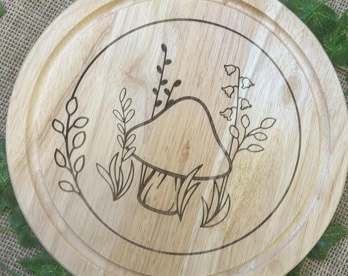 Mushroom wreath chopping board, Engraved bread board, House warming gift, Personalised house warming present, Cottage core gift, moon phase