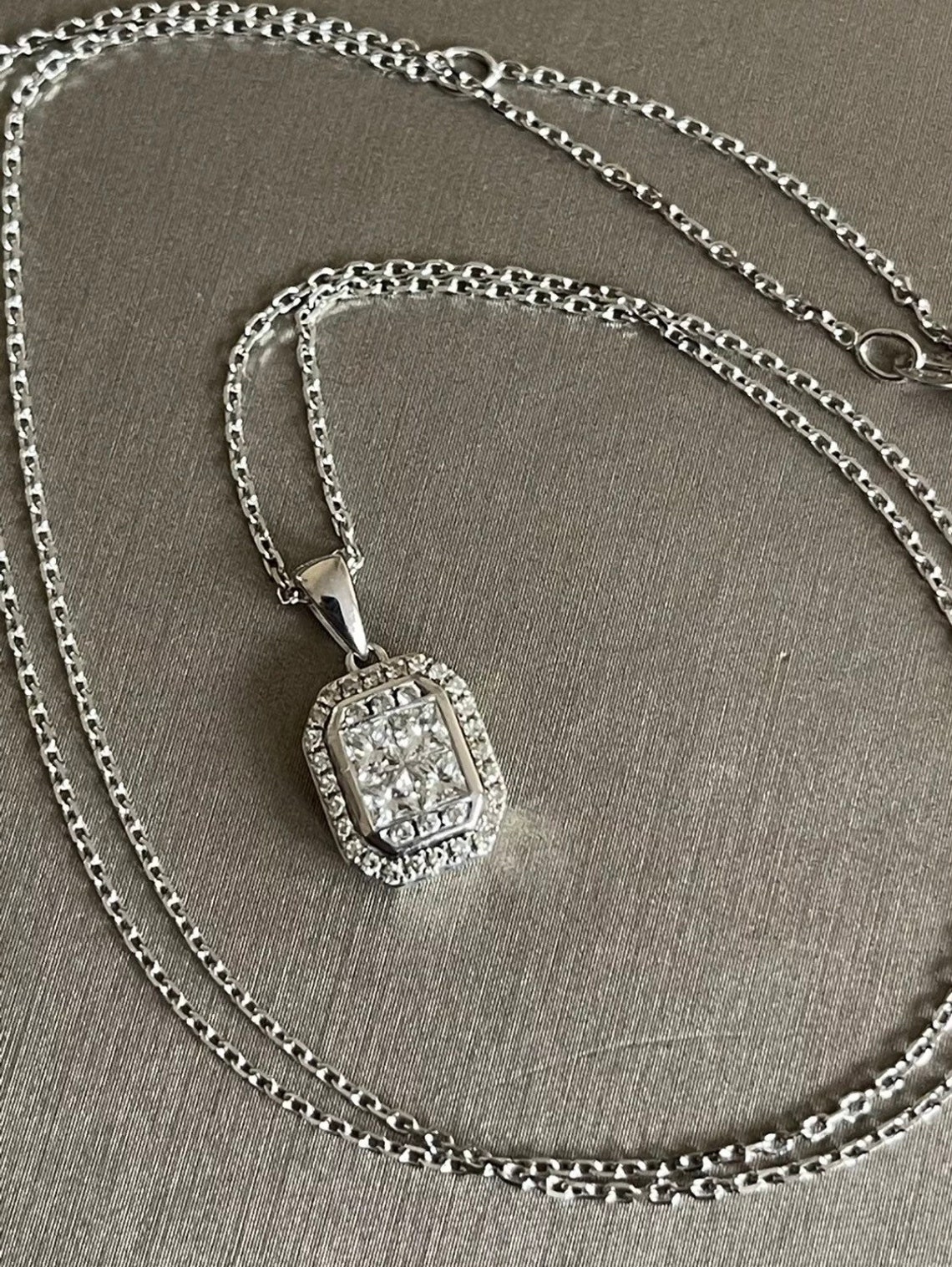 Collar de diamantes de oro blanco