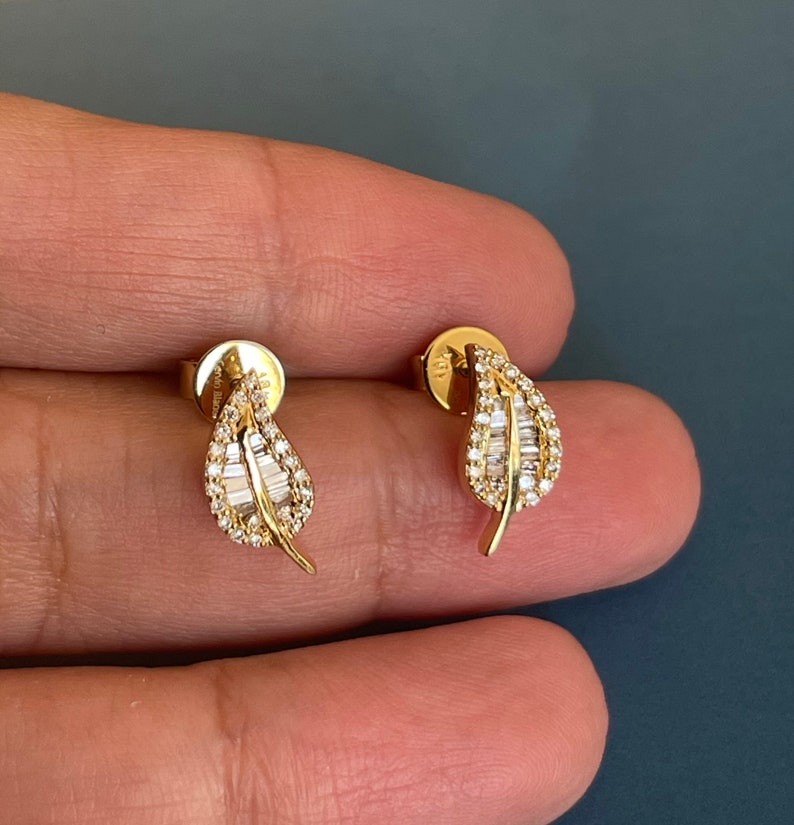 18ct Yellow Gold Diamond Earrings 0.45ct Leaf studs Swiss designer imagem 8