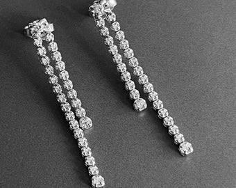 Pendientes de diamantes en oro blanco de 9 quilates Pendientes largos de 0,30 quilates con forma de gota de tenis