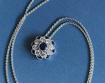 Collana con zaffiri e diamanti in oro bianco da 18 carati Ciondolo rotondo Art Déco da 0,45 ct