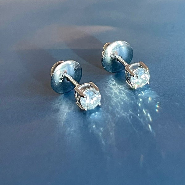 18ct White Gold Solitaire Diamond Earrings 0.72ct Studs Near 1ct Screwback