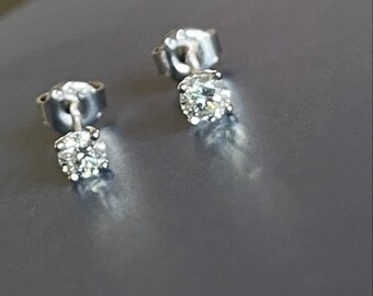 18ct White Gold Solitaire Diamond Earrings 0.50ct Studs Prong Set Half Carat