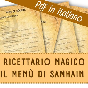 Può includere: Un gruppo di ricette in stile pergamena con il titolo "MENU DI SAMHAIN" e una ricetta per "SALSICCIA CON CAPPOTTO". Il testo "Pdf in Italiano" è visualizzato in alto. Lo striscione in basso recita "RICETTARIO MAGICO IL MENÙ DI SAMHAIN".