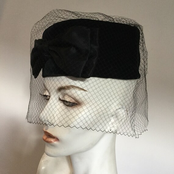 Vintage 1960s Black Velour Pill Box Hat with State