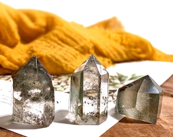 GARDEN QUARTZ Tower - Gargen Quartz - Quartz - Lodalite - Lodolite - Crystal - Crystals - Healing Crystal - Lodolite point - Inclusions