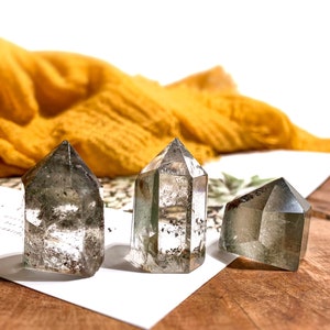 GARDEN QUARTZ Tower - Gargen Quartz - Quartz - Lodalite - Lodolite - Crystal - Crystals - Healing Crystal - Lodolite point - Inclusions
