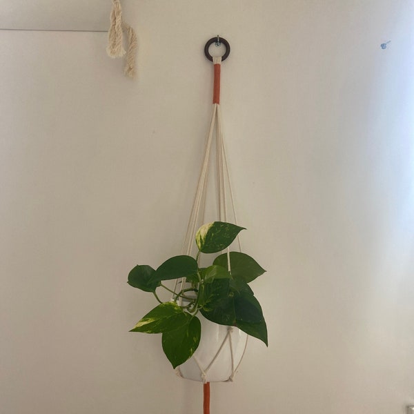 PORTE-PLANTE / Suspension pour plante avec anneau en bois et macramé