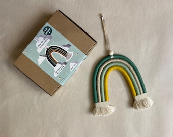 Kit creativo de macramé arcoíris DIY. Crea tu propio arcoíris de macramé.