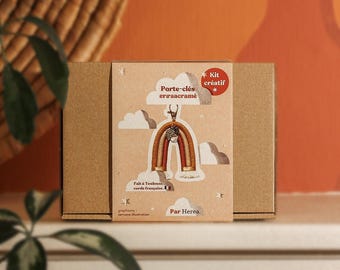 Kit creativo de llavero arcoíris de macramé.