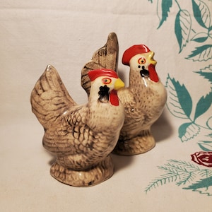Vintage Rooster/Hen Salt & Pepper Shaker set, Japan
