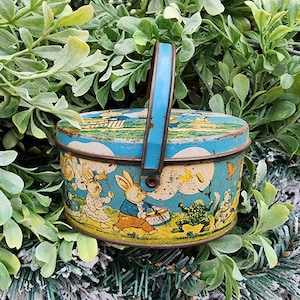 Vintage Peter Rabbit Lunch Pail, Oval, Easter, Tindeco, candy container
