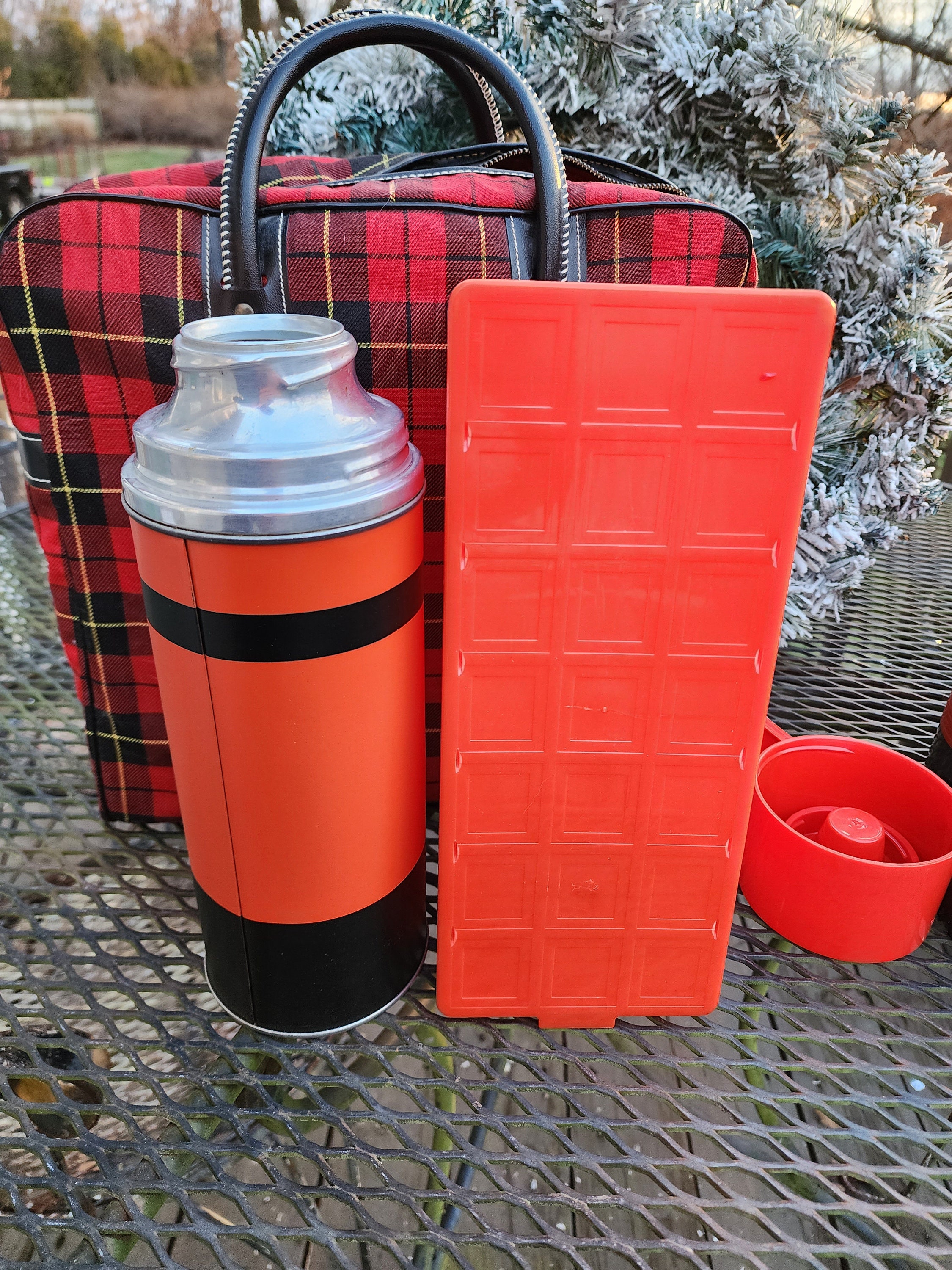 Vintage 4 Piece Picnic Set, Plaid Bag, Sandwich Keeper, Aladdin