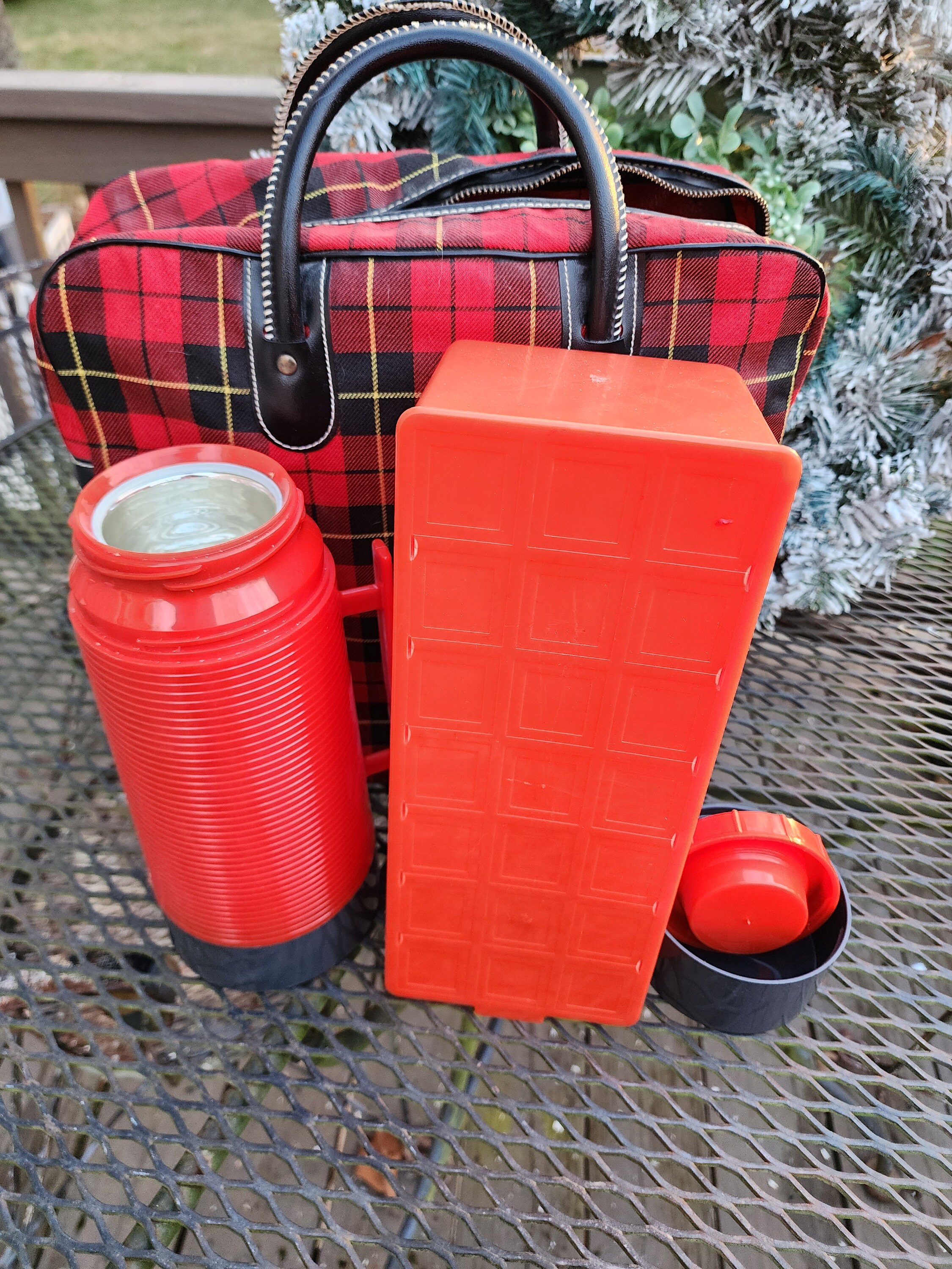 Vintage 4 Piece Picnic Set, Plaid Bag, Sandwich Keeper, Aladdin