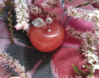 Manzana en forma de cristal de cuarzo cereza tallada