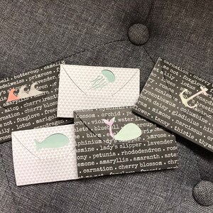 Cartes de note thème plage SVG | Carte nautique enveloppe | Enveloppe de carte côtière | Téléchargement numérique de l'enveloppe Cricut | Ancre, Poissons, Méduses, Vague