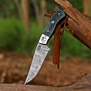 Damascus Skinner Knife With Personalized Name Engravings, Has Green Resin Honeycomb Handle With brass pins and Mosaic pin in Center