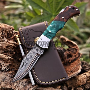 Elegant Copper Damascus Pocket Knife, Rosewood Handle & Leather Sheath - Unique Hunting Camping Gift afbeelding 4