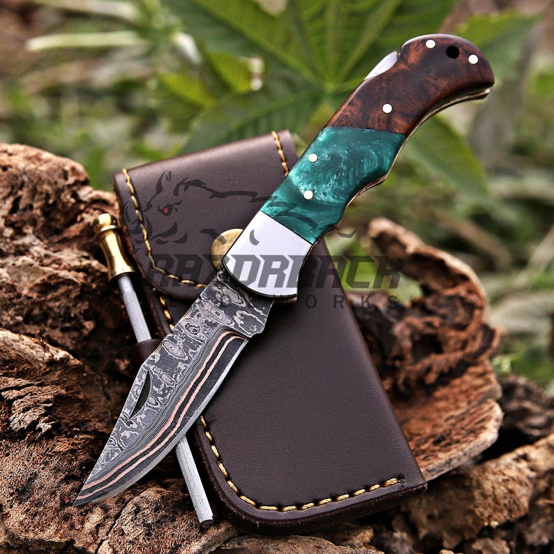 Elegant Copper Damascus Pocket Knife, Rosewood Handle & Leather Sheath - Unique Hunting Camping Gift afbeelding 4