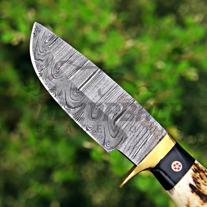Close up of Damascus Blade SKinner Knife