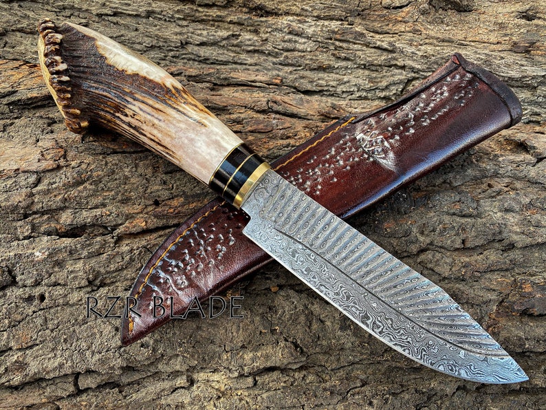 13" Handmade Damascus Hunting Knife With Antler Handle And Leather Sheath bild 1