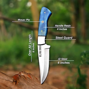 May include: A fixed-blade knife with a blue resin handle, a steel guard, and a J2 steel blade. The handle is 4 inches long, the blade is 4 inches long, and the overall length is 8 inches. It features a mosaic pin and the text 01/08/2023.