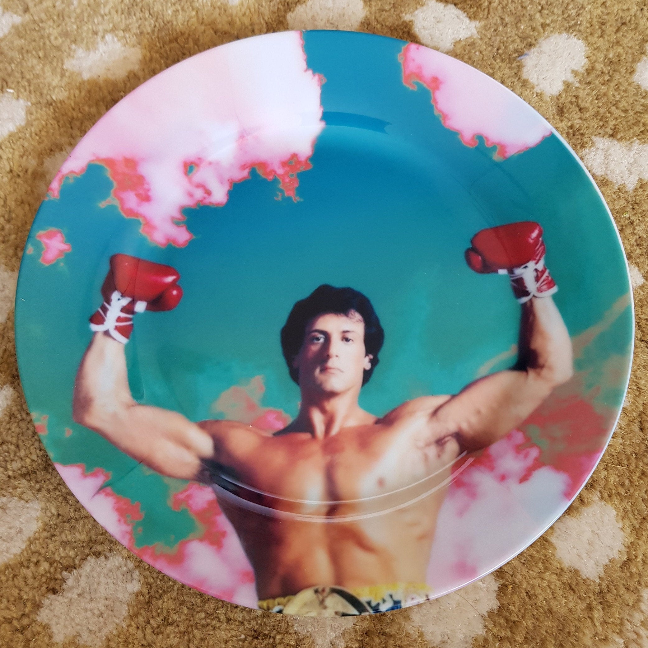 Assiette Stallone, de La Serie C'est Pas Guimauve