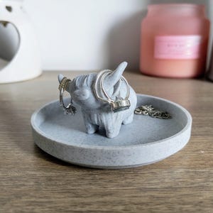 Highland Cow Ring Dish | 3D Printed Jewellery Holder | Scottish Cow Gift | Animal Trinket Tray image 1