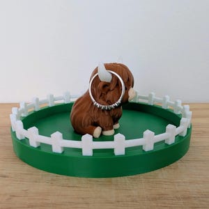 Highland Cow Ring Dish with Fence | 3D Printed Jewellery Holder | Farm Décor | Scottish Cow Gift image 3