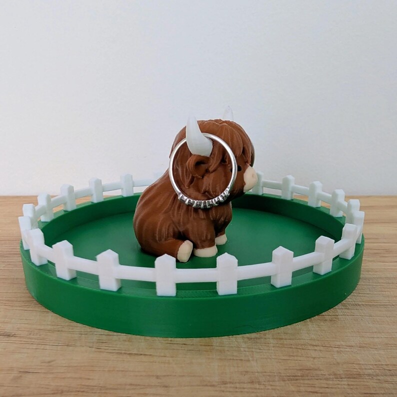 Highland Cow Ring Dish with Fence | 3D Printed Jewellery Holder | Farm Décor | Scottish Cow Gift image 3