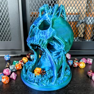 Tour de dés crâne | Accessoire D&D gothique imprimé en 3D | Cadeau de jeu de table | Accessoire crâne RPG image 2