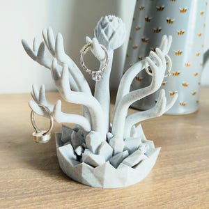 Kristallen handbloemringhouder | 3D-geprinte mystieke sieradenstandaard | Boho-heksendecoratie afbeelding 4