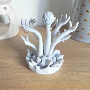 Kristallen handbloemringhouder | 3D-geprinte mystieke sieradenstandaard | Boho-heksendecoratie afbeelding 3