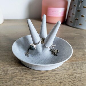 Juego de tres bandejas para anillos / Organizador de joyas impreso en 3D / Soporte para anillos con múltiples bandejas / Regalo de tocador imagen 1