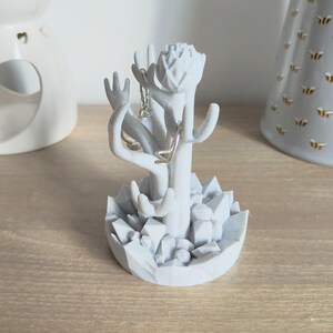 Kristallen handbloemringhouder | 3D-geprinte mystieke sieradenstandaard | Boho-heksendecoratie afbeelding 2