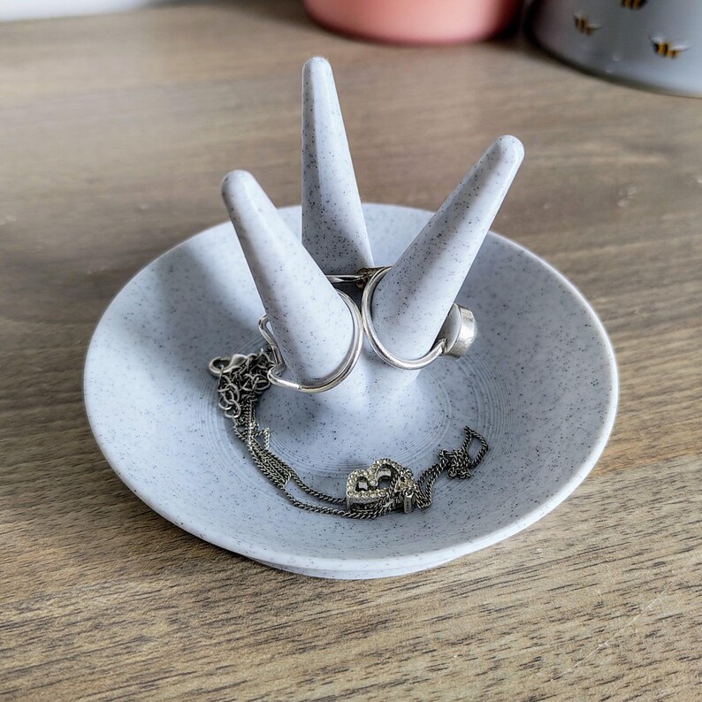 Juego de tres bandejas para anillos / Organizador de joyas impreso en 3D / Soporte para anillos con múltiples bandejas / Regalo de tocador imagen 2