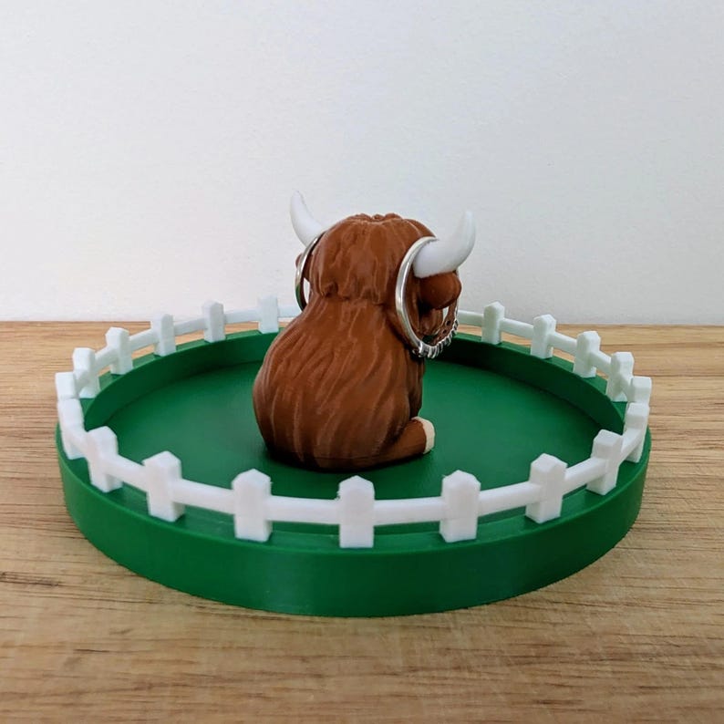 Highland Cow Ring Dish with Fence | 3D Printed Jewellery Holder | Farm Décor | Scottish Cow Gift image 4