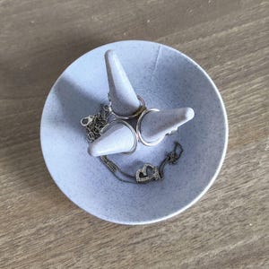 Juego de tres bandejas para anillos / Organizador de joyas impreso en 3D / Soporte para anillos con múltiples bandejas / Regalo de tocador imagen 3